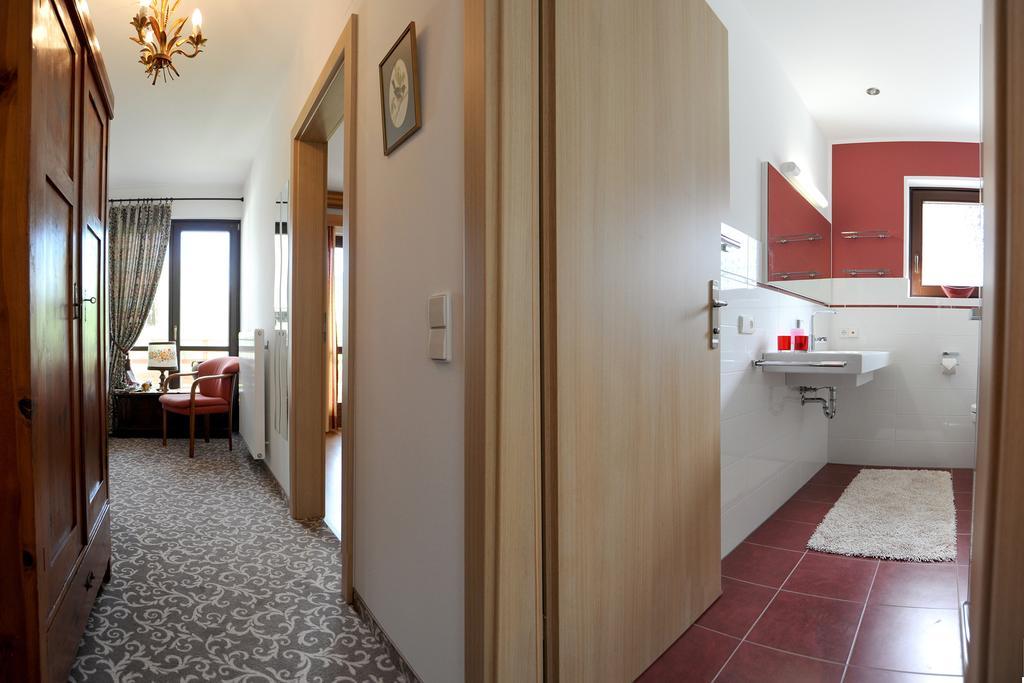 Hotel Carinthia Weissensee Zimmer foto